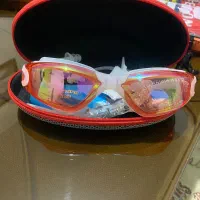 عینک استخری به همراه گوش گیر اکبند