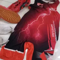 لباس و کفش کشتی