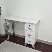 میز ناخن|آرایشگاه و سالن‌های زیبایی|تهران, هفت حوض|دیوار