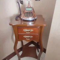 تلفن به همراه میز