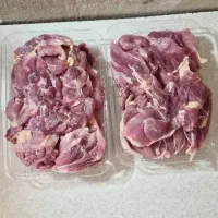 خورده گوشت گرم و تازه شتر مرغ