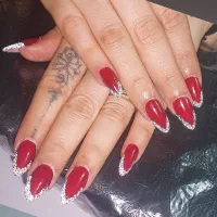 کاشت ناخن و ترمیم،پدیکور و مانیکور