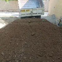 کودگاوی وگوسفندی کاملا خشک وآفتاب خورده خاک باغچه|خدمات باغبانی و درختکاری|شهریار, شهرک وائین|دیوار