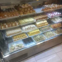 یک مغازه شیرینی فروشی با وسایل اجاره داده میشود