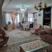 مبلمان ۷نفره ومیزناهارخوری ۶نفره به همراه ویترین