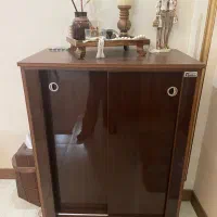جاکفشی و میز تی وی