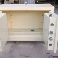 گاو صندوق زیر ویترین