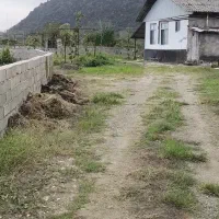 زمینی بمساحت ۸۳۰متر با خانه ۱۰۰متری تک برگ سند