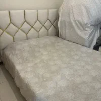 فروش‌تخت دونفره  و تاجش همراه تشک و کفی