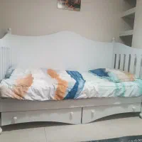 تخت نوجوان
