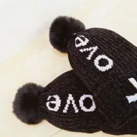 لباس|لباس|مشهد, عامل|دیوار