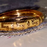 طلا ۱۰۰ بالا تابلو