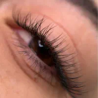 تخفیف ویژه کاشت ناخن و مژه و کراتین ومیکاپ و شنیون|خدمات آرایشگری و زیبایی|رشت, توشیبا|دیوار