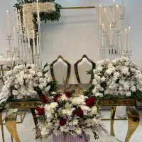 اجاره انواع صندلی  دکور تولد بله برون گل مصنوعی