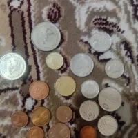 تعدادی سکه خارجی قدیمی به فروش می‌رسد