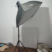 فلاش استودیویی GodoxMs300 + سافت‌باکس حرفه‌ای