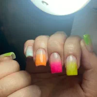 کلاینت ناخن کاشت و ترمیم ناخن ۲۰۰|خدمات آرایشگری و زیبایی|رشت, معلم|دیوار