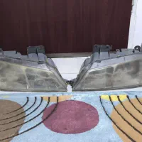 یک جفت چراغ جلو پژو