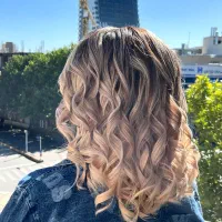 به موی بلوند برای مدل شنیون نیاز داریم