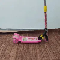 سه چرخه بچه و اسکوتر