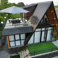 کلبه چوبی  نمای جلو شیشه ای‌سوئیسی آینور