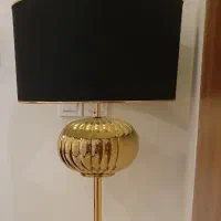 آباژور ایستاده