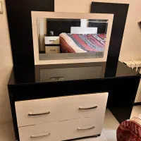سرویس خواب دو نفره  و یک عدد میز تی وی