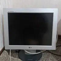 کامپیوتر رو میزی با لپ تاپ