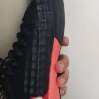 کفش ورزشی فوتسال و دستکش کیک بوکس و کمربند|تجهیزات ورزشی|مراغه, |دیوار