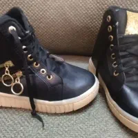 کاپشن|کفش و لباس بچه|تربتحیدریه, اندیشه|دیوار