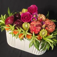 سینی میوه و همچنین میوه آرایی سفره عقد و عروسی