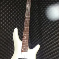 گیتاره بیس ایبنز