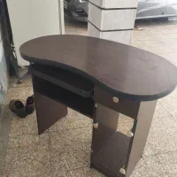 میز کامپیوتر در حد نو