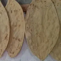 نان محلی داغ روغنی و ساده خانگی