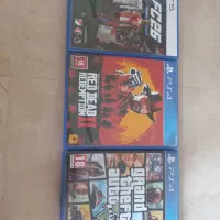 دو دیسک PS4 و یک دیسک PS5