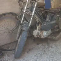 موتور پاجنگ هفتاد دارای سند و کارت و پلاک می باشد