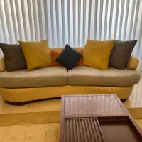 مبل راحتی ۸نفره همراه با میزجلومبلی|مبلمان خانگی و میز عسلی|مشهد, شهید فرامرز عباسی|دیوار