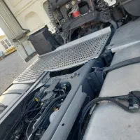 کشنده|خودرو سنگین|میانه, |دیوار