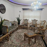 مبل کلاسیک با میز غذا خوری در حد نو