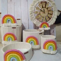 ساعت دیواری ،سطل و جادسمال وباکس. سیسمونی نوزاد