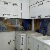 سنگکاری و کاشی انجام میشود.