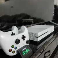 xbox one یک ترا در حد نو ۲دسته