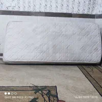 یک تشک طبی فنری نو نو محکم کم استفاده شده تمیز|تشک تختخواب|شیراز, فخرآباد (دروازه کازرون)|دیوار