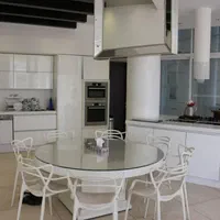 عمارت سفید لواسان اوشان|اجارهٔ کوتاه‌مدت ویلا و باغ|تهران, زعفرانیه|دیوار