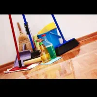 خانم برای نظافت