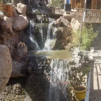 نیروی کار گارسون در محوطه خانم ویا اقا