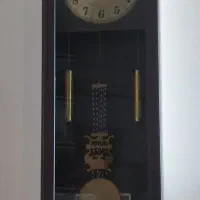 یک عدد ساعت و تابلو زیبا