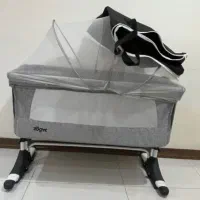 تخت کنار مادر زویه