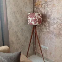 آباژور ایستاده