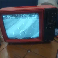 تلویزیون قدیمی و دوربین یاشیکا قدیمی  دهه شصت